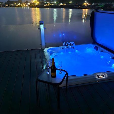 Lakeside Holiday Home With Hot Tub Tattershall Exteriér fotografie