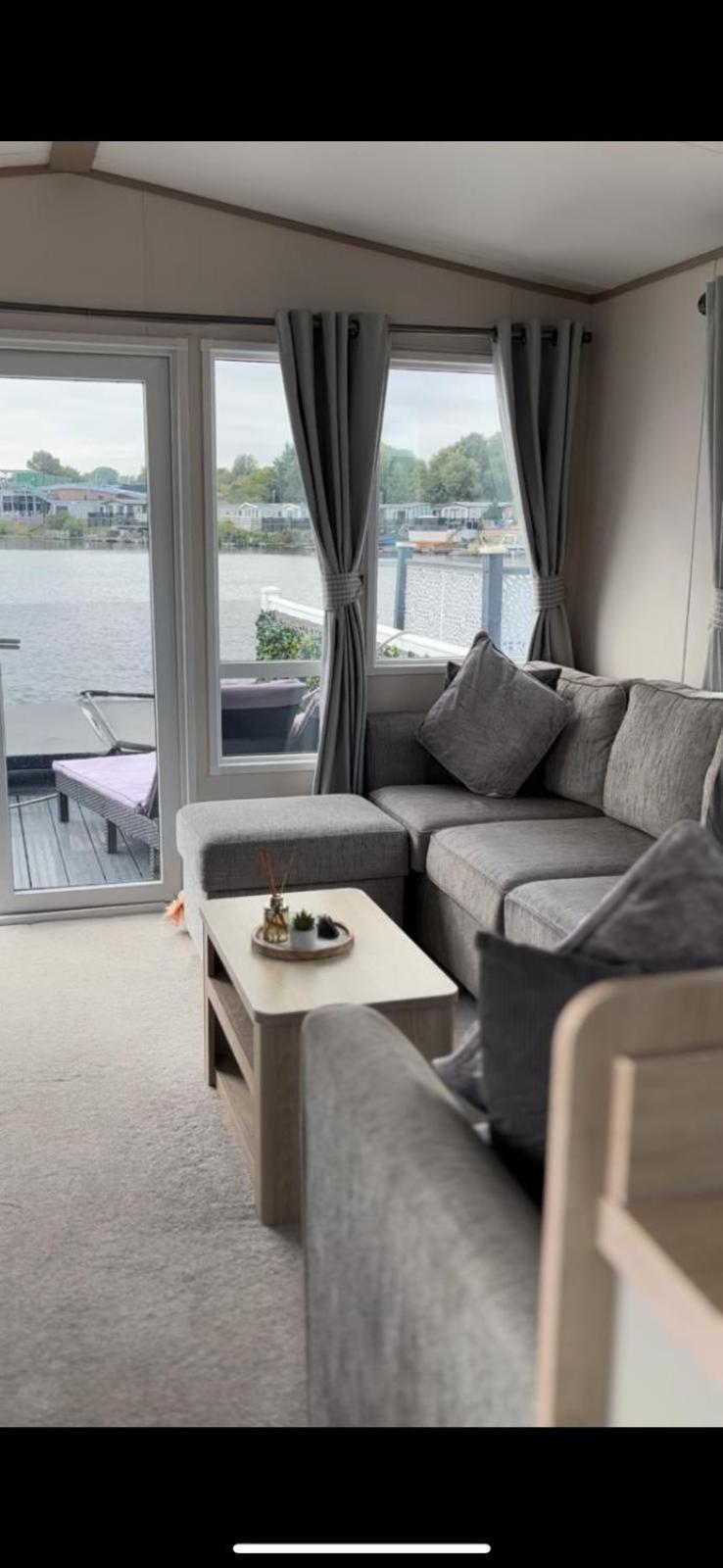 Lakeside Holiday Home With Hot Tub Tattershall Exteriér fotografie