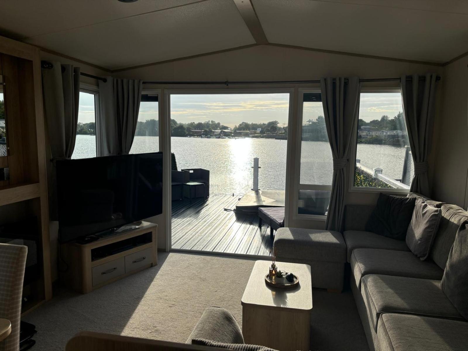 Lakeside Holiday Home With Hot Tub Tattershall Exteriér fotografie