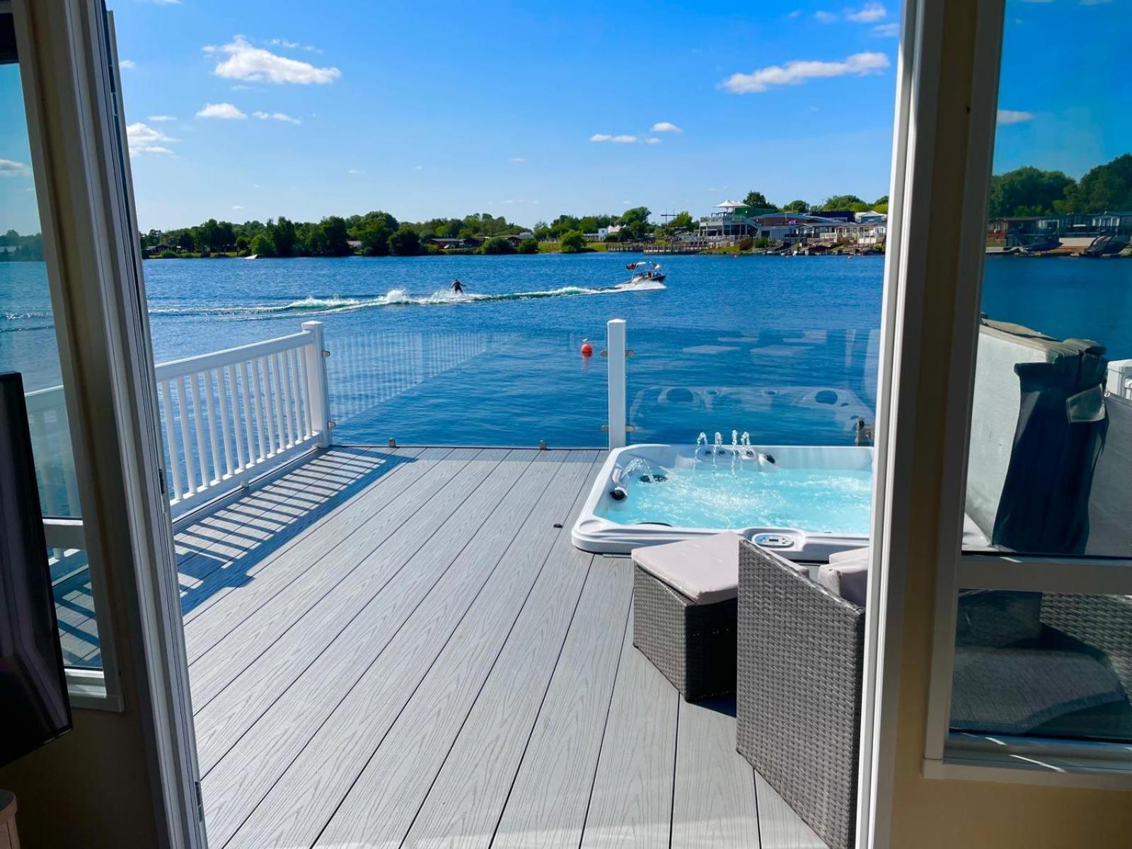 Lakeside Holiday Home With Hot Tub Tattershall Exteriér fotografie