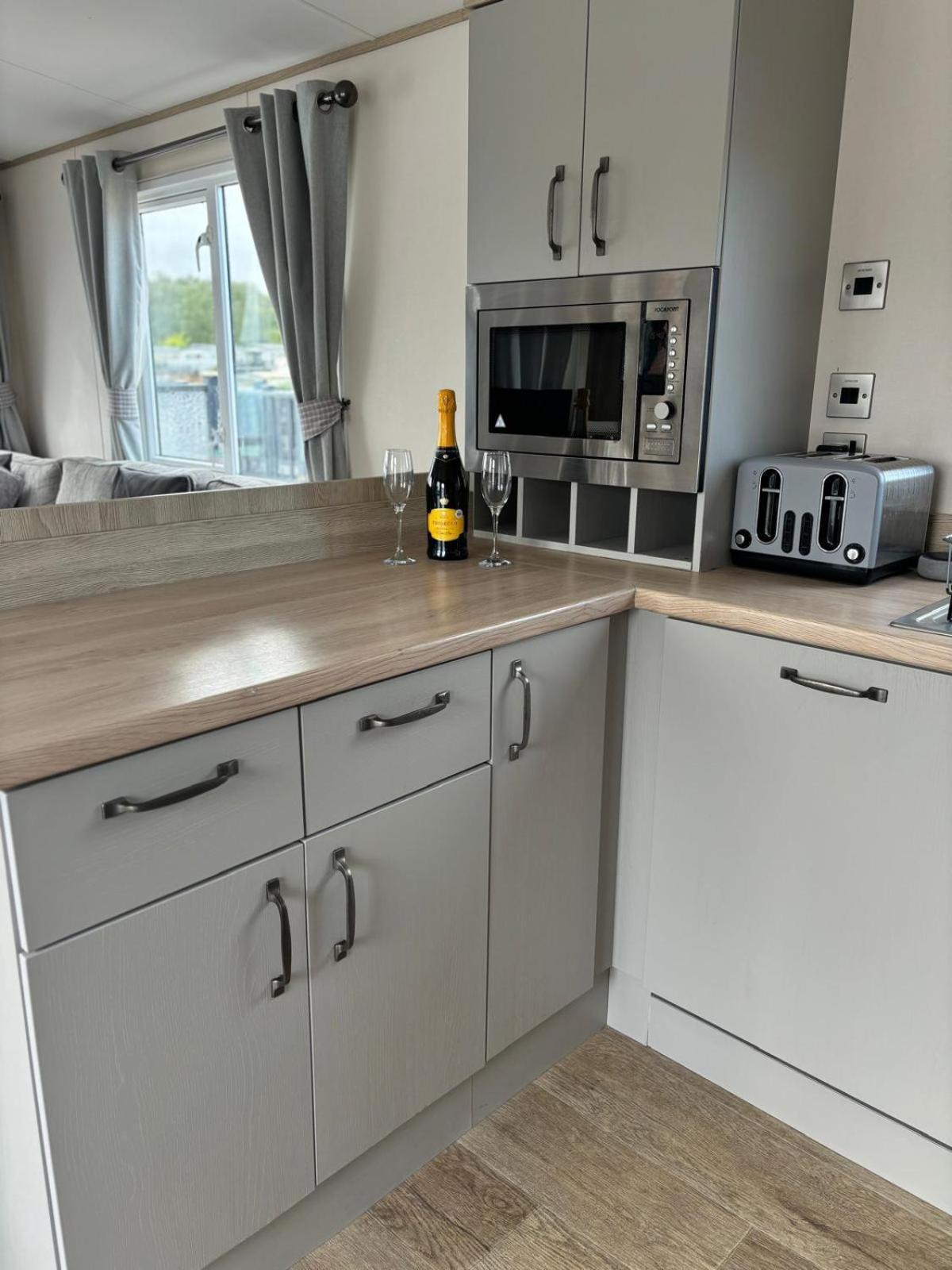 Lakeside Holiday Home With Hot Tub Tattershall Exteriér fotografie