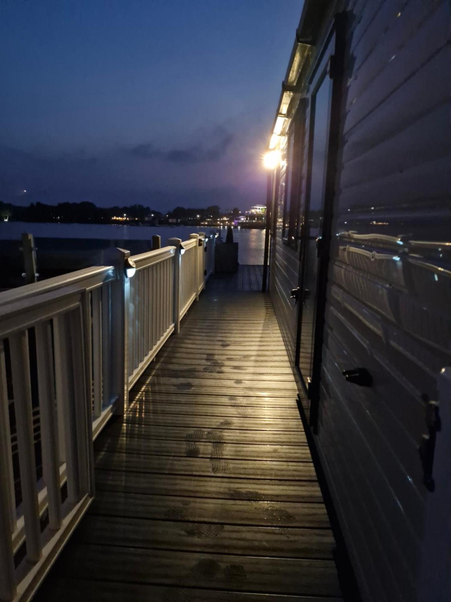 Lakeside Holiday Home With Hot Tub Tattershall Exteriér fotografie