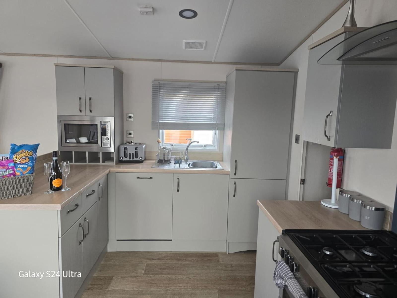 Lakeside Holiday Home With Hot Tub Tattershall Exteriér fotografie