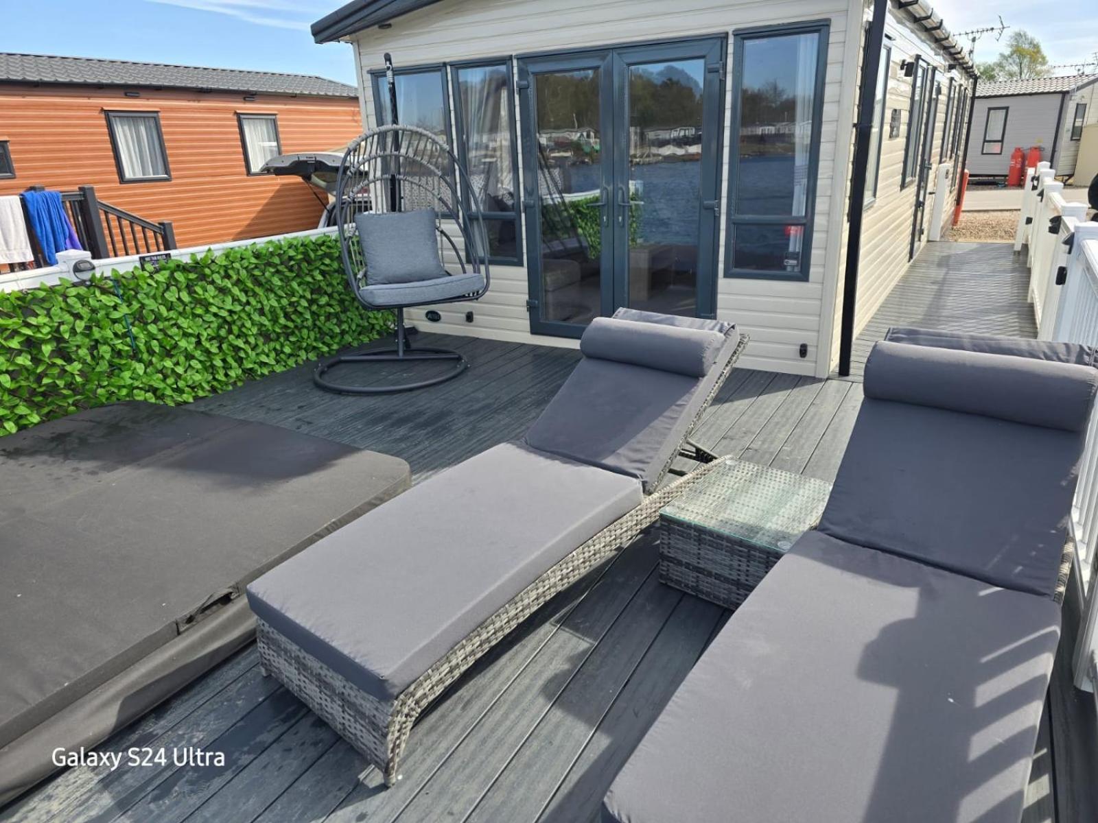 Lakeside Holiday Home With Hot Tub Tattershall Exteriér fotografie